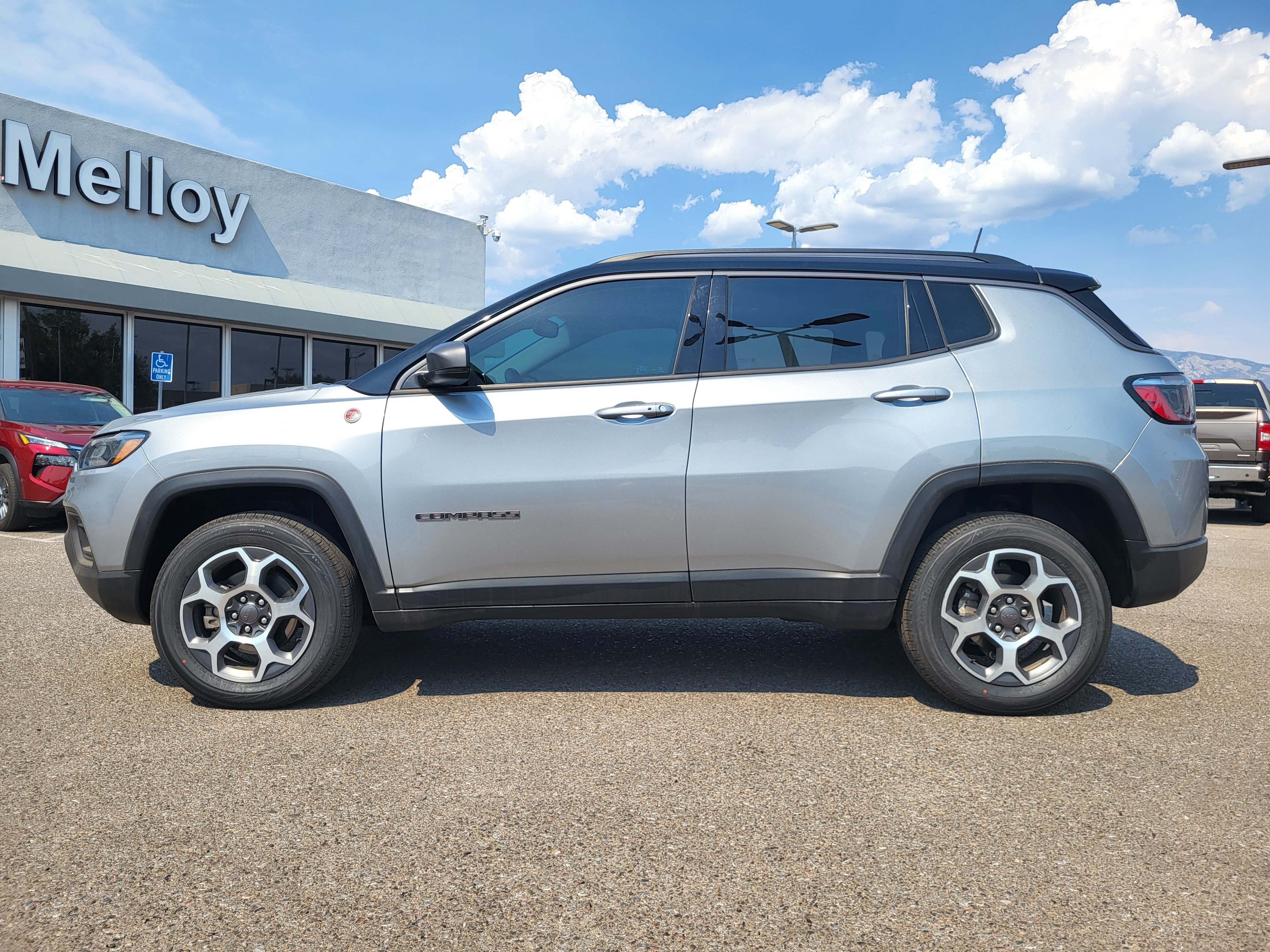 Used 2022 Jeep Compass Trailhawk w/ Trailhawk Convenience Group AWD/4WD image 7