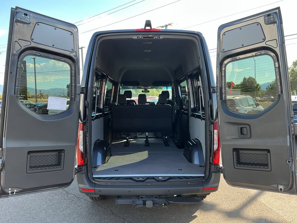 Used 2025 Mercedes-Benz Sprinter 2500 image 23