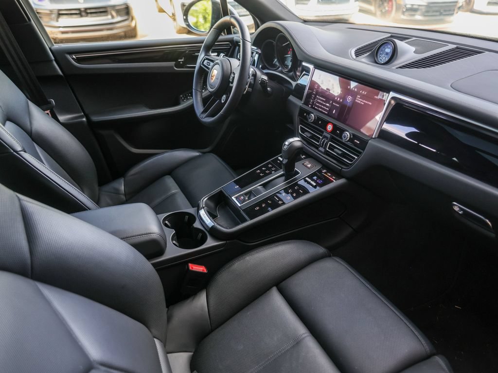 Certified 2026 Porsche Macan AWD/4WD image 35