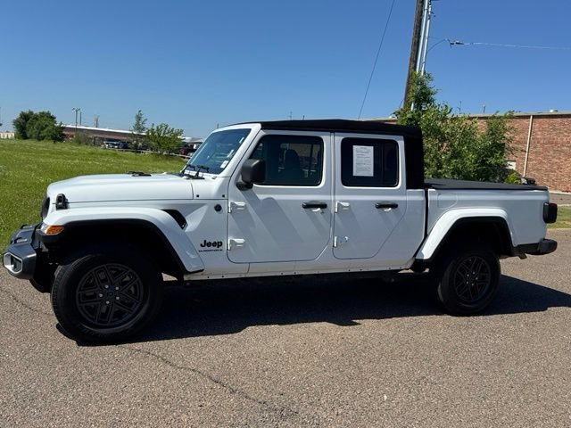 Used 2024 Jeep Gladiator Sport AWD/4WD image 3
