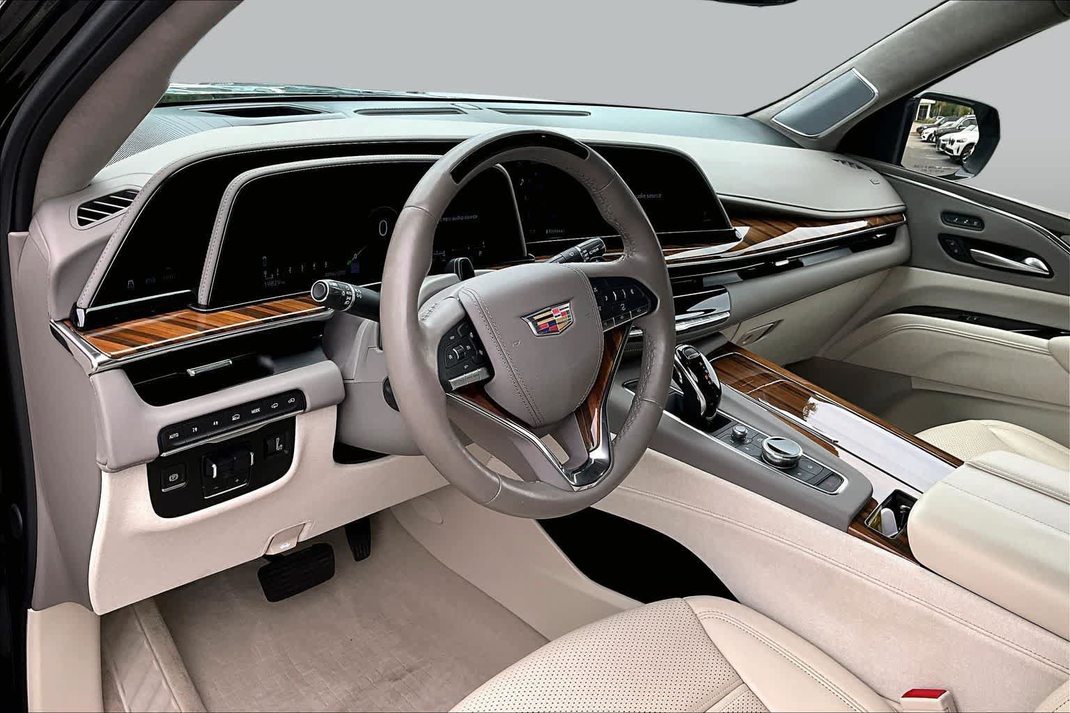 Used 2024 Cadillac Escalade Sport Platinum w/ LPO, ONYX Package AWD/4WD image 32