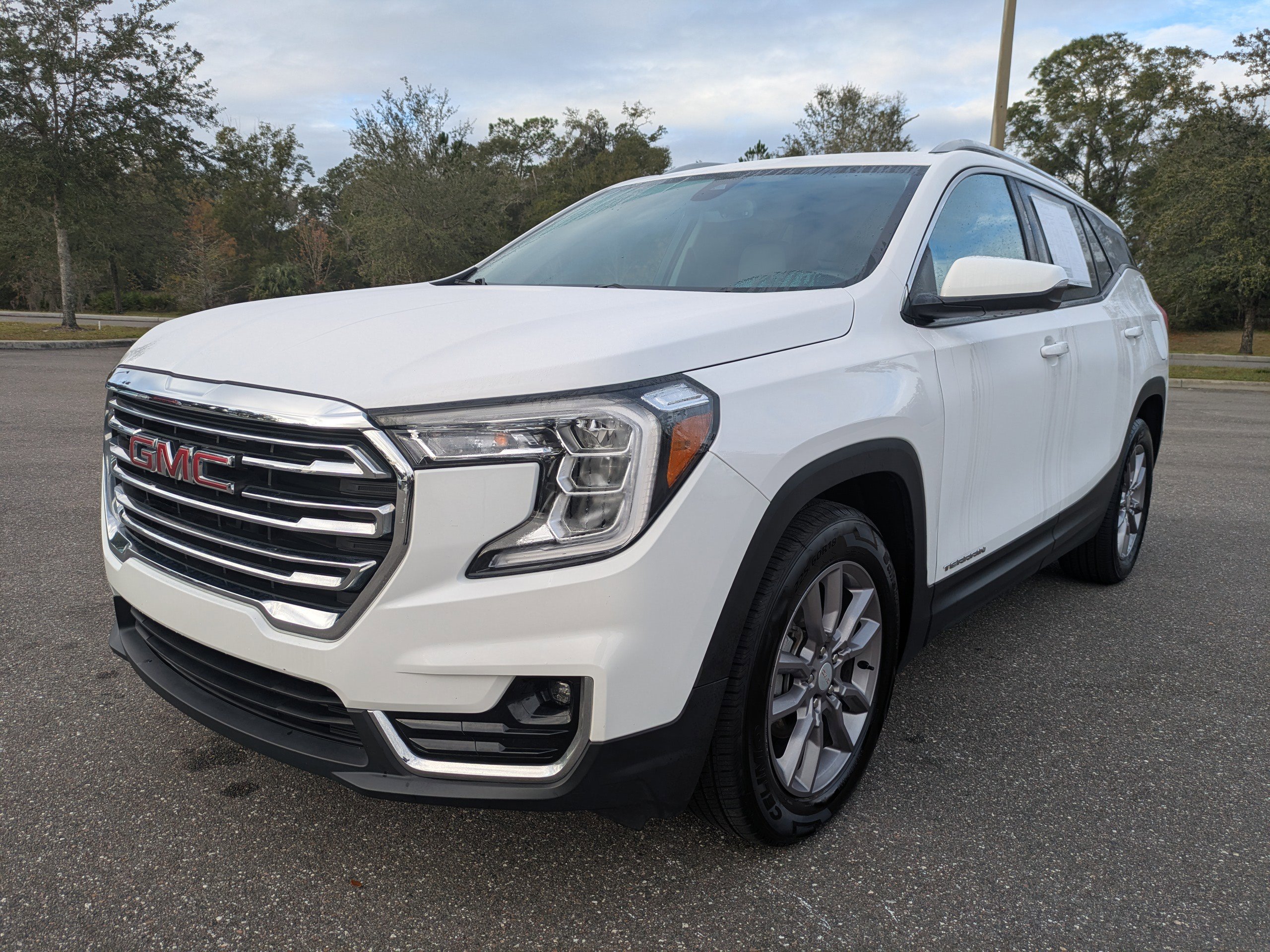 Used 2023 GMC Terrain SLT image 8