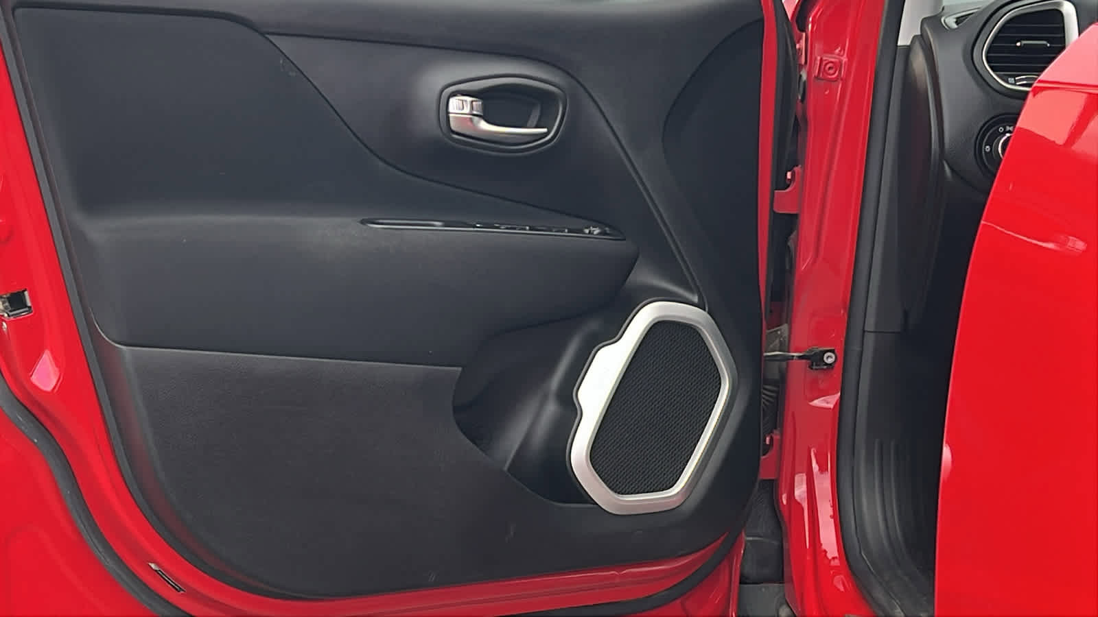 Used 2021 Jeep Renegade Sport image 23