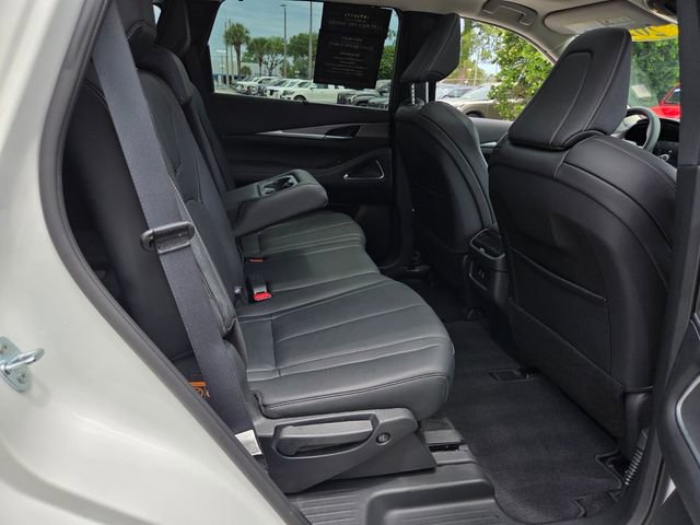 Certified 2025 INFINITI QX60 Luxe w/ Cargo Package FWD image 23
