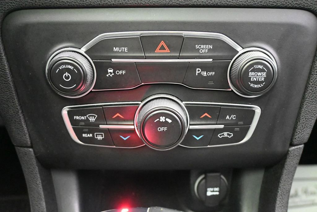 Used 2019 Dodge Charger SXT RWD image 18