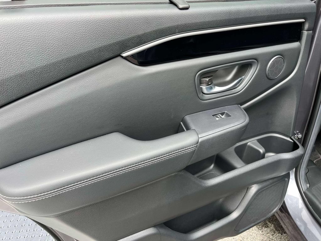 Used 2025 Honda Pilot Touring image 15