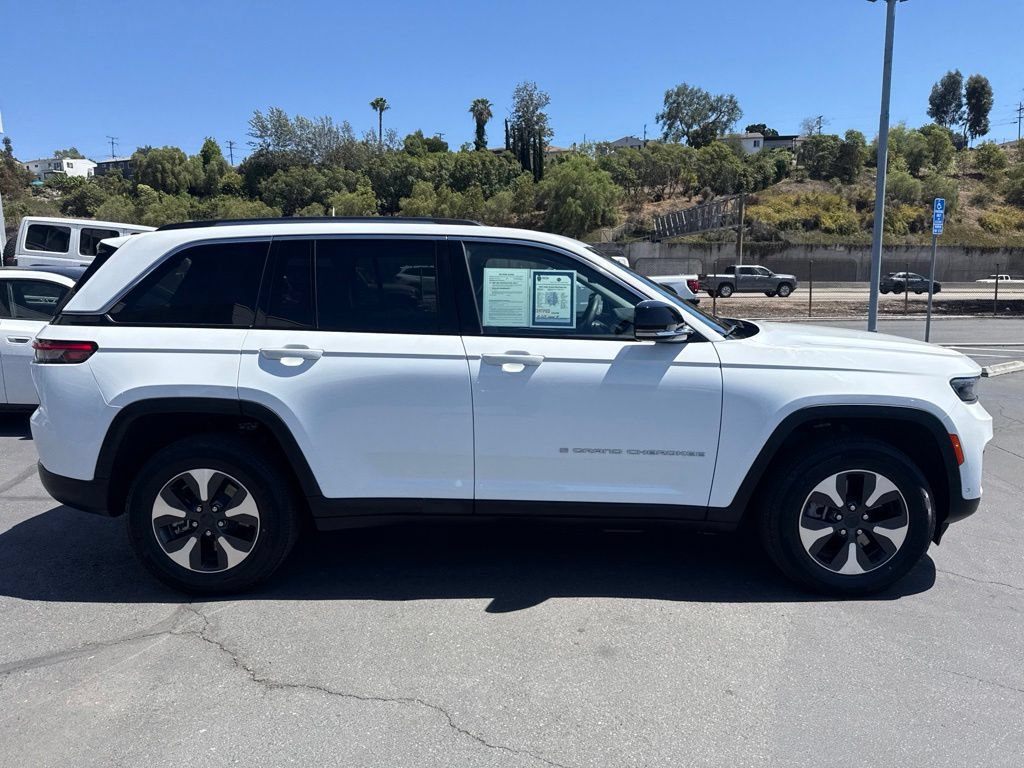 Used 2022 Jeep Grand Cherokee Limited 4xe w/ Luxury Tech Group II AWD/4WD image 11