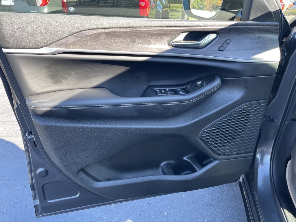 Used 2025 Jeep Grand Cherokee Limited w/ Luxury Tech Group II image 22