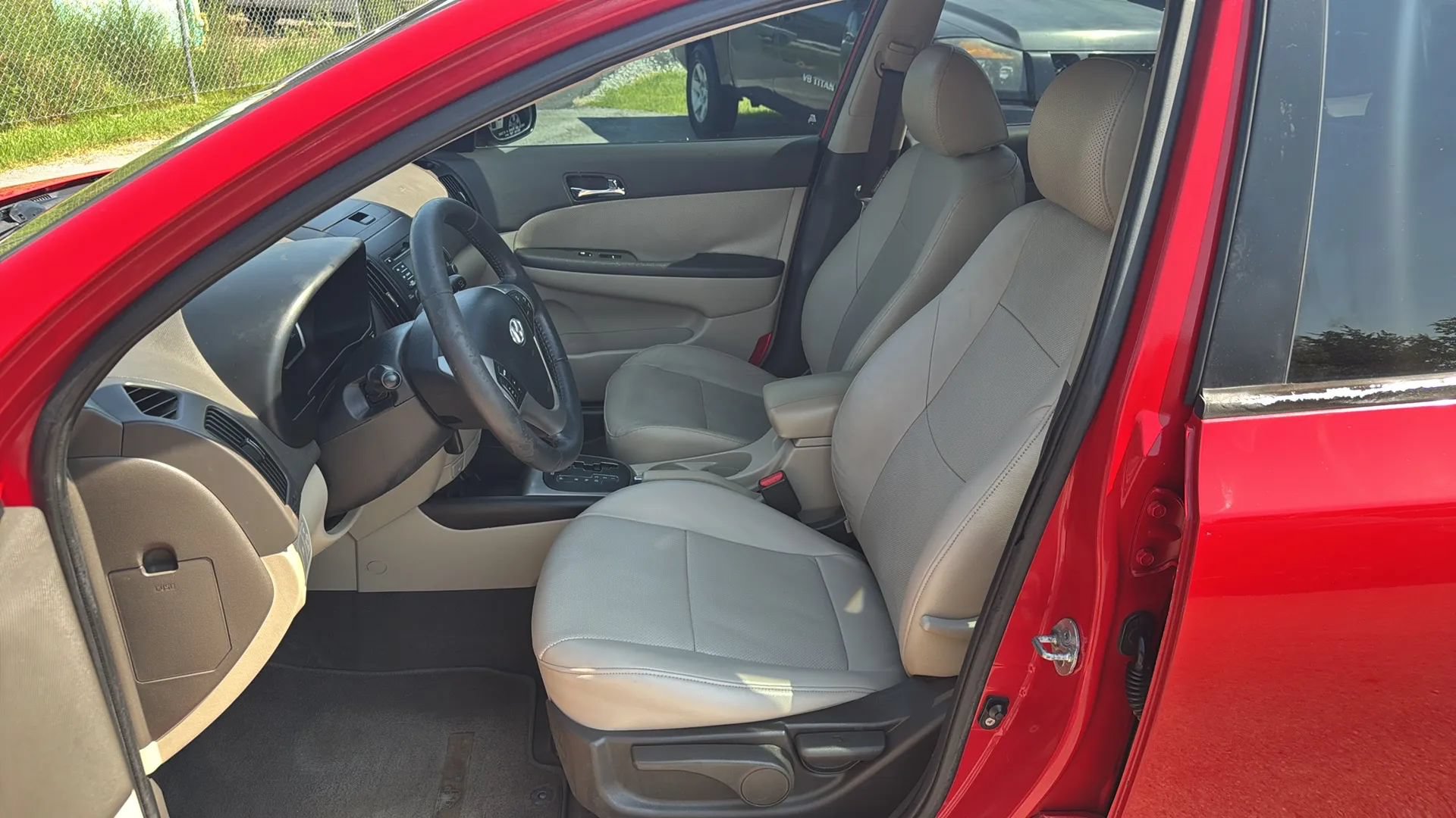 Used 2011 Hyundai Elantra FWD image 23