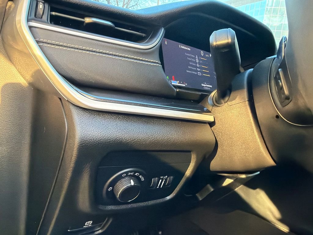 Used 2023 Jeep Grand Cherokee Altitude image 32