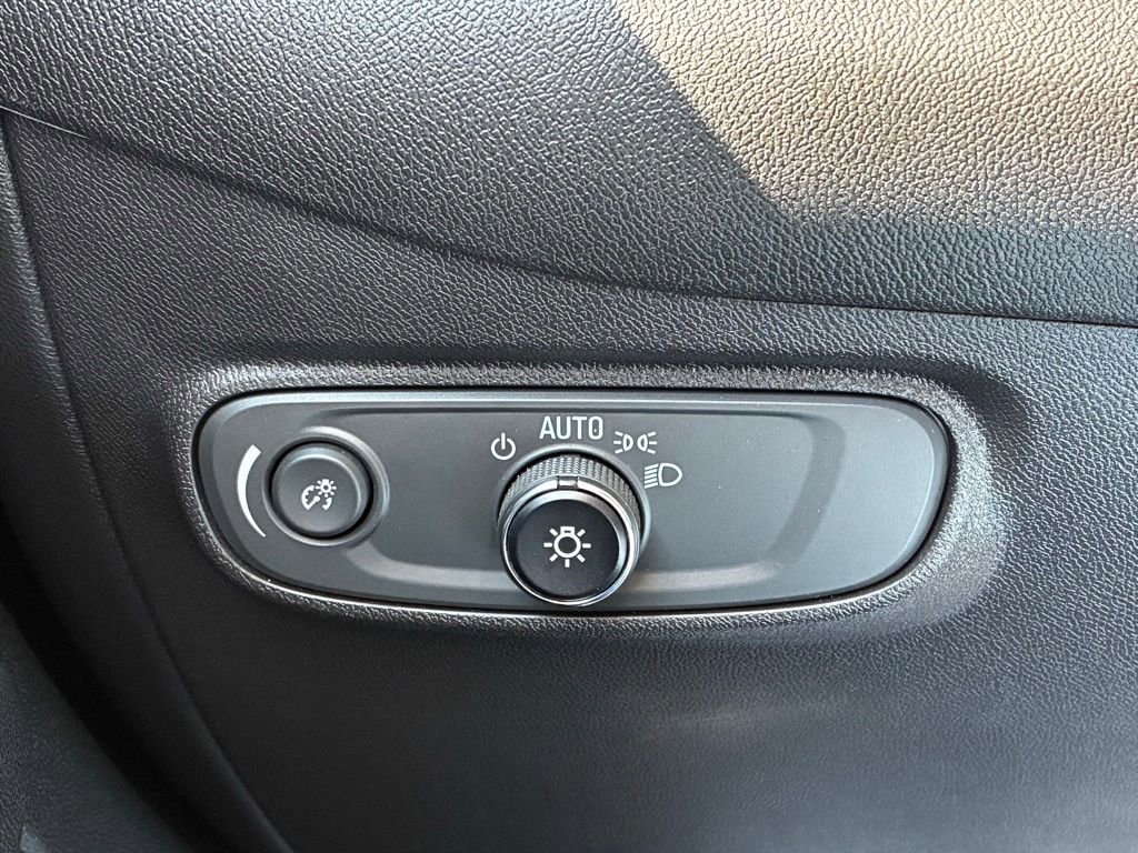 Used 2023 Chevrolet Equinox LT image 16