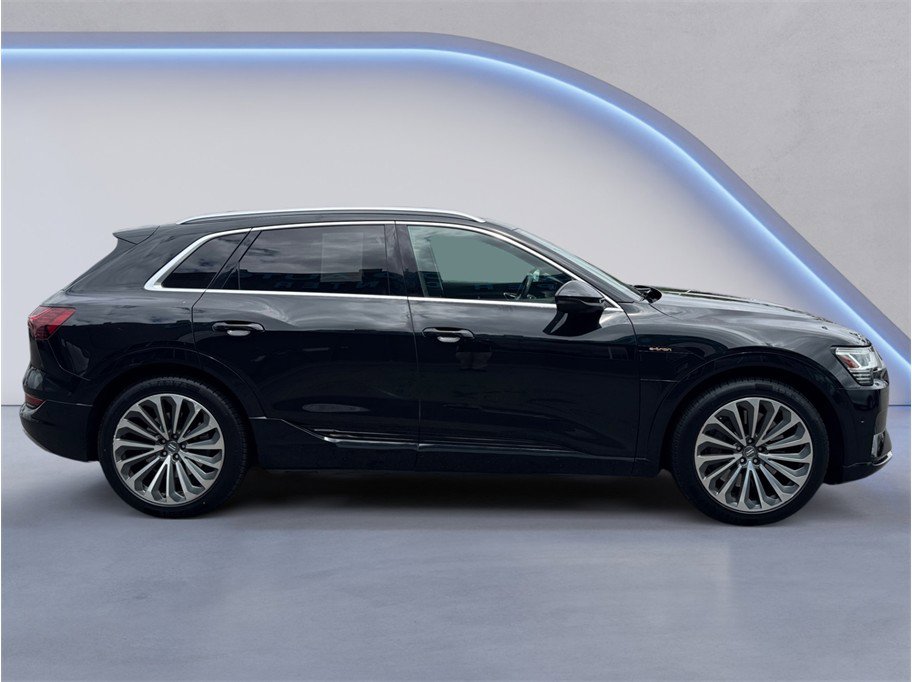 Used 2019 Audi e-tron Prestige w/ Prestige Package AWD/4WD image 7