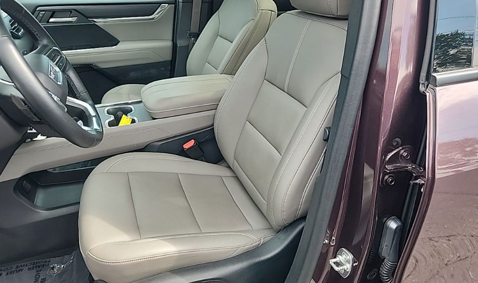 Used 2024 GMC Acadia Elevation w/ Luxury Package FWD image 5