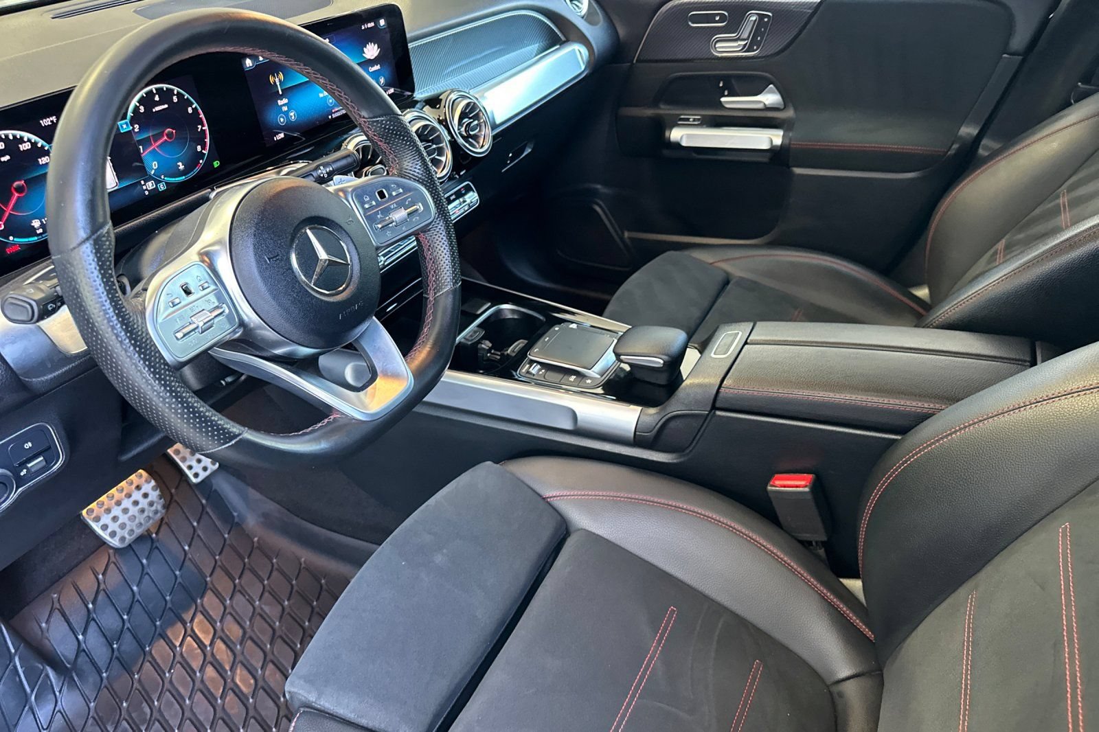 Used 2022 Mercedes-Benz GLB 250 4MATIC image 10