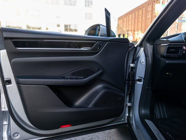 Certified 2025 Porsche Macan Electric image 36