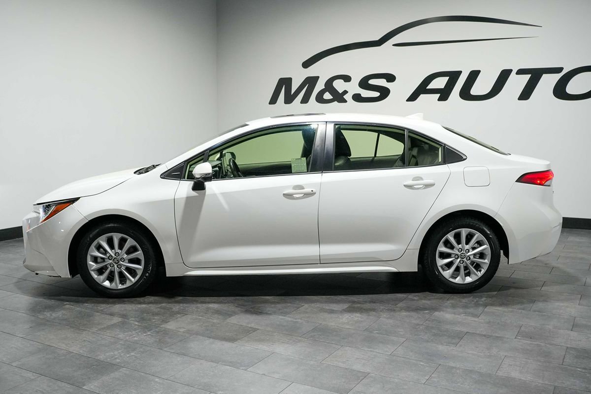 Used 2022 Toyota Corolla XLE FWD image 3