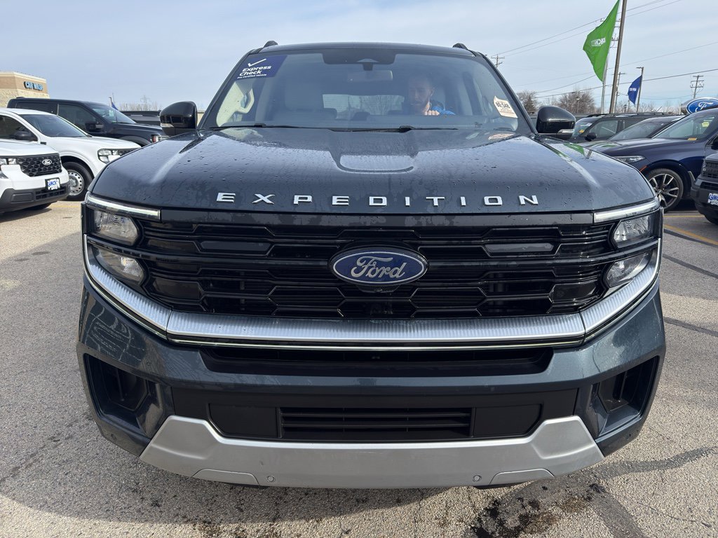 Used 2025 Ford Expedition Max Platinum w/ Platinum Ultimate Package image 2