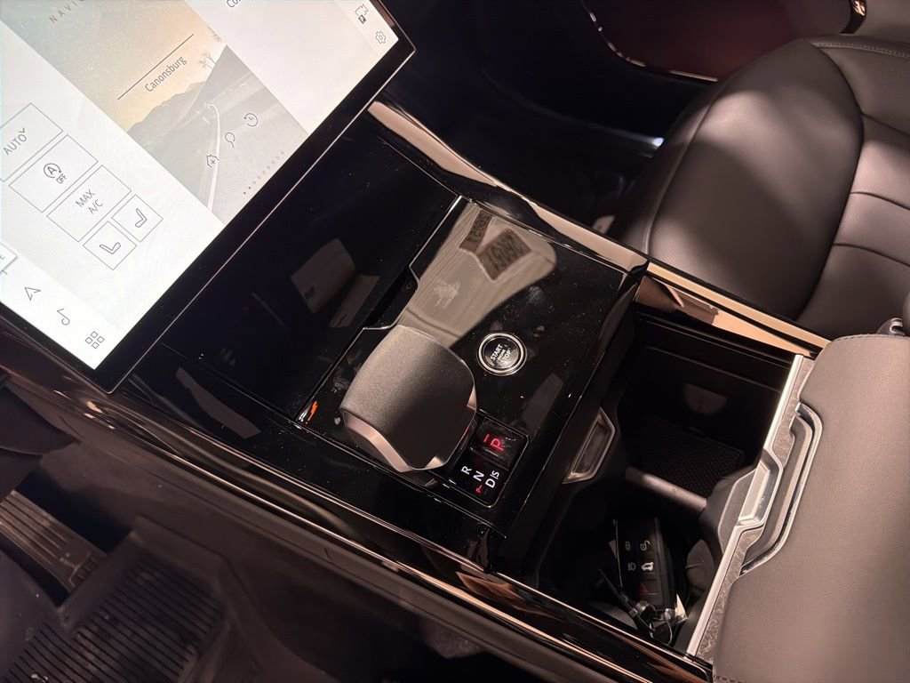 New 2026 Land Rover Range Rover Sport Dynamic SE image 17