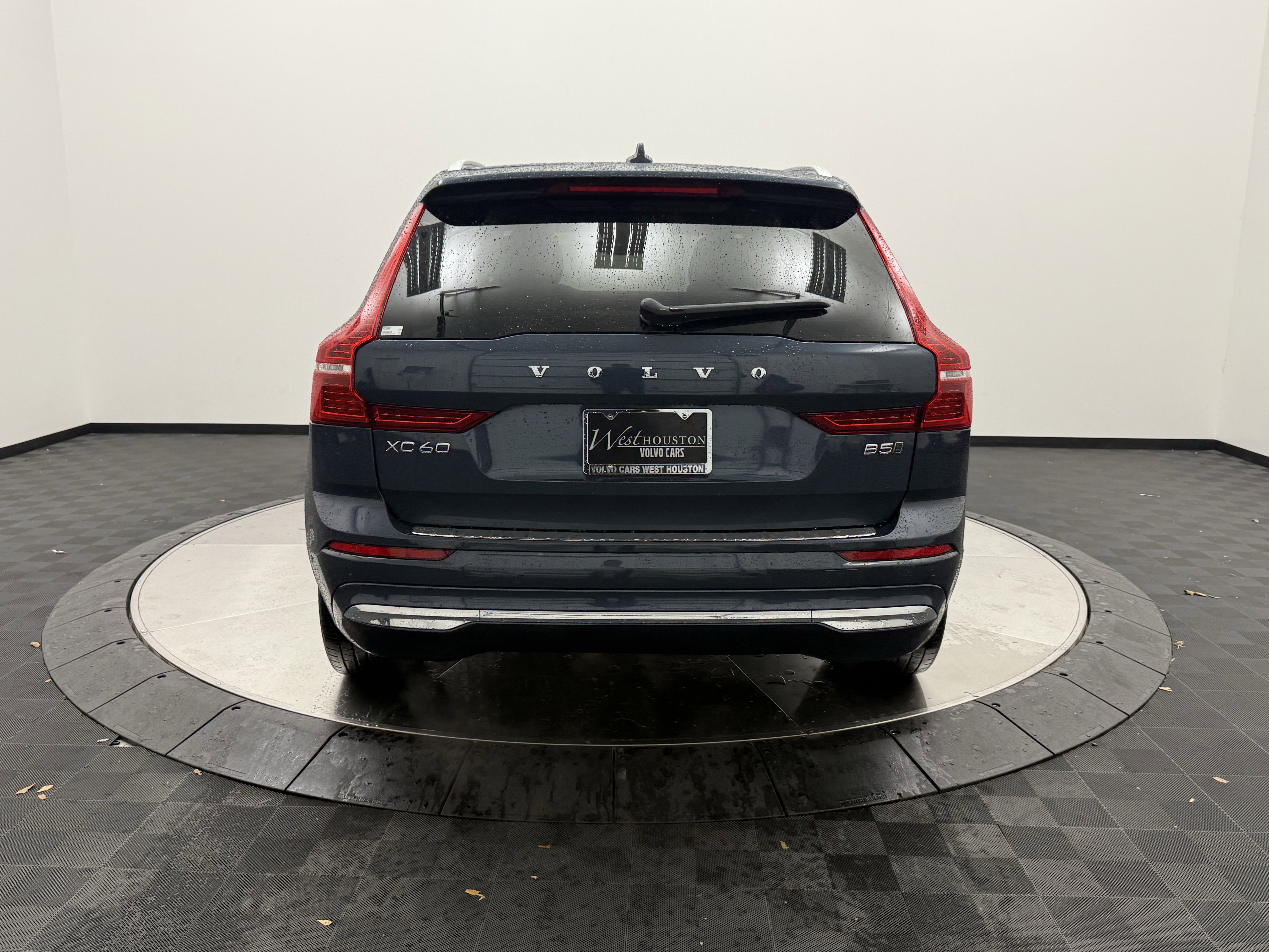 Certified 2023 Volvo XC60 B5 Ultimate w/ Protection Package Premier AWD/4WD image 6