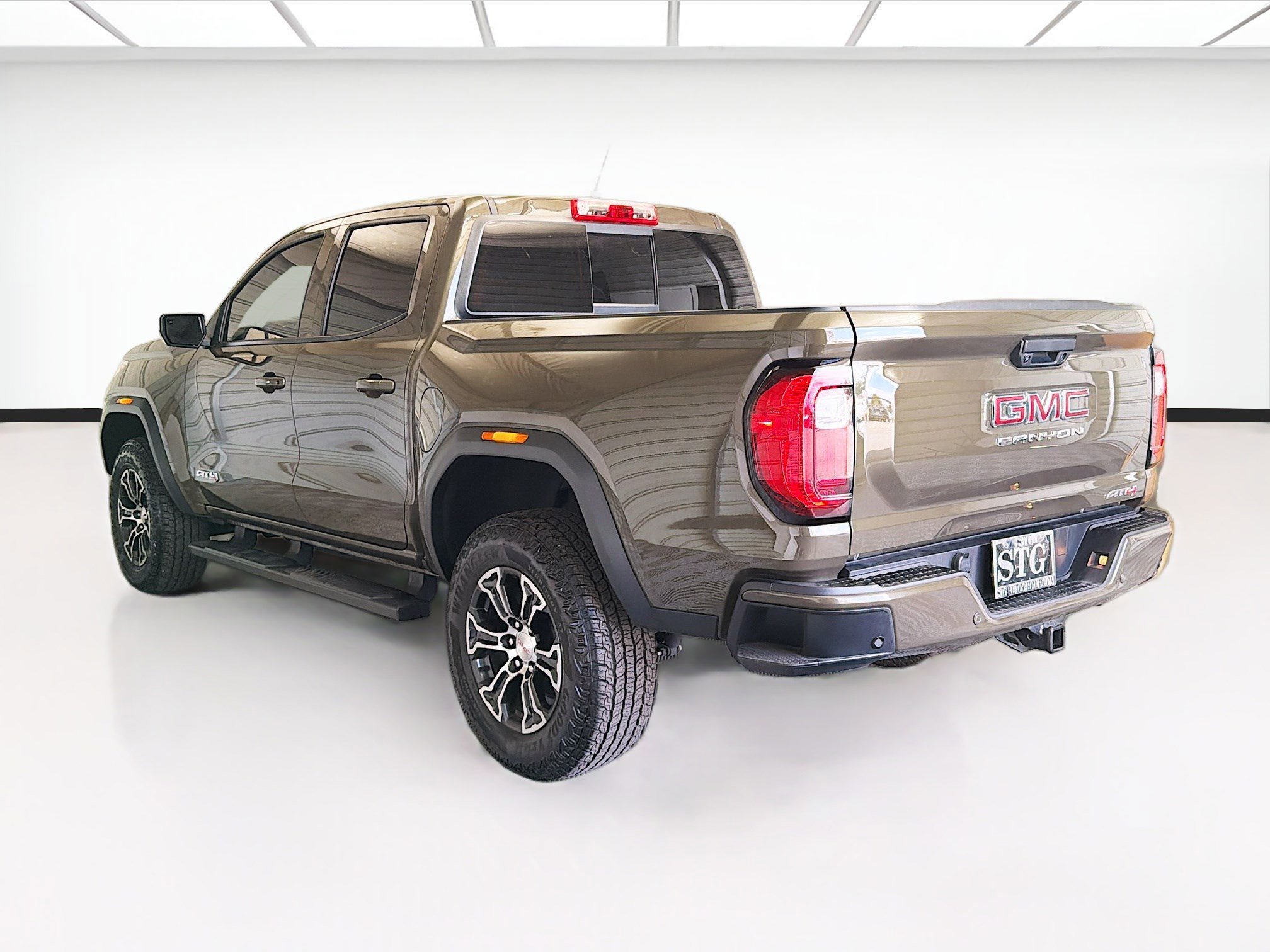 Used 2025 GMC Canyon AT4 image 6