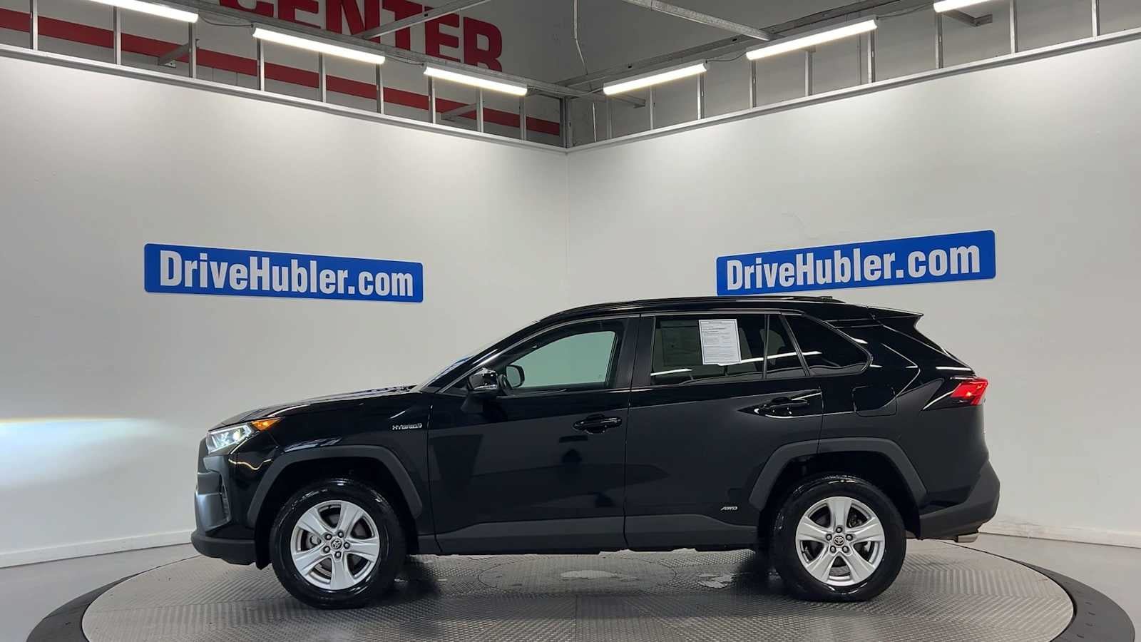 Used 2021 Toyota RAV4 XLE AWD/4WD image 4