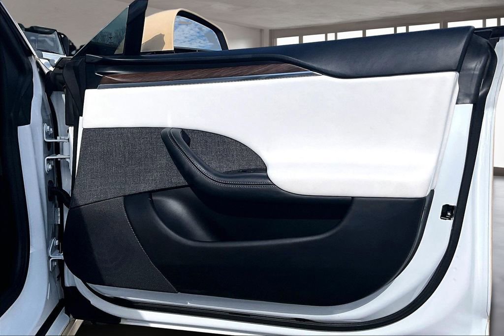 Used 2022 Tesla Model S image 26