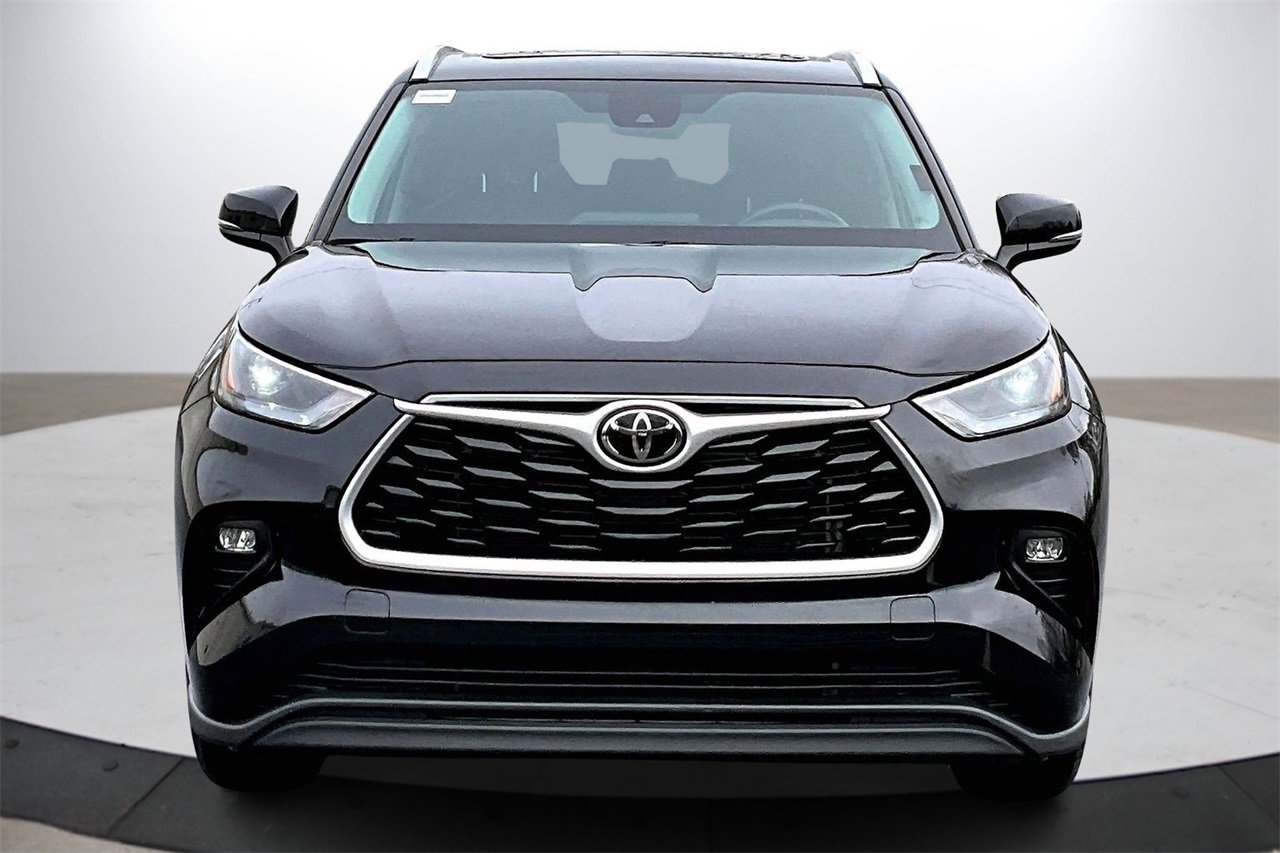 Used 2023 Toyota Highlander L image 3