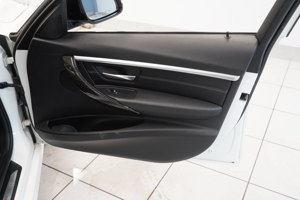 Used 2017 BMW 340i xDrive Sedan AWD/4WD image 23
