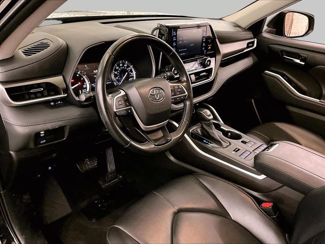 Used 2022 Toyota Highlander XLE AWD/4WD image 12