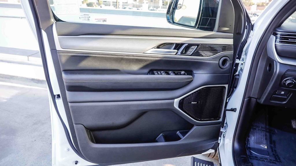 New 2026 Jeep Grand Wagoneer L Limited AWD/4WD image 26