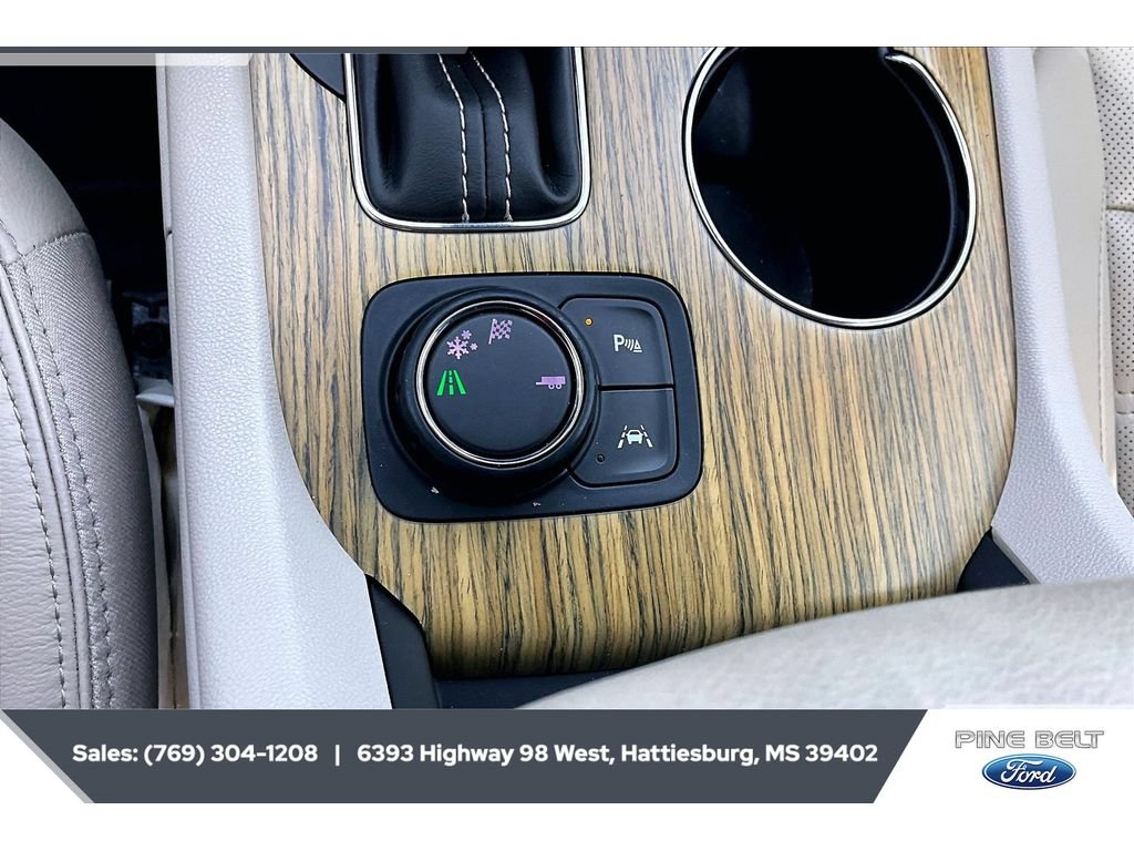 Used 2018 GMC Acadia Denali w/ Technology Package FWD image 23