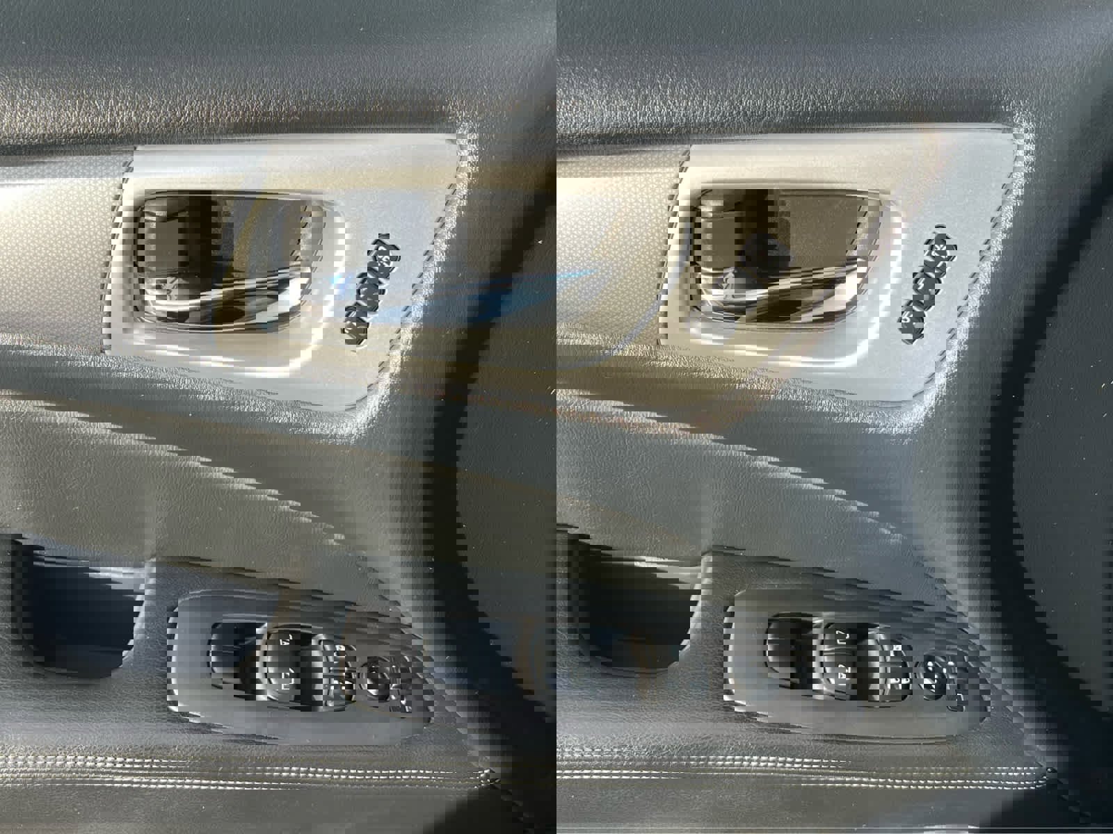 Used 2019 Nissan Pathfinder SL image 31