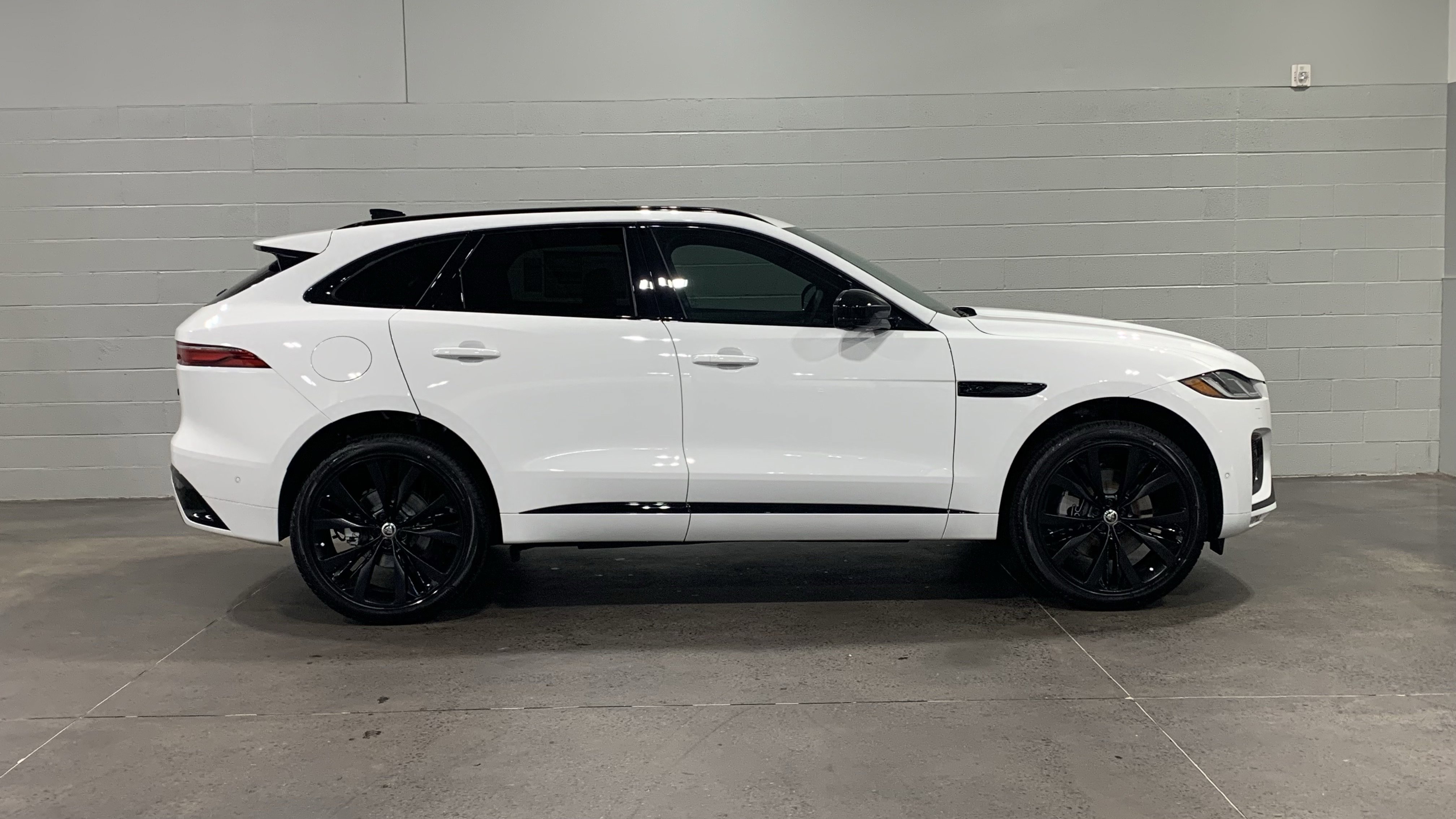 New 2026 Jaguar F-PACE R-Dynamic S image 13