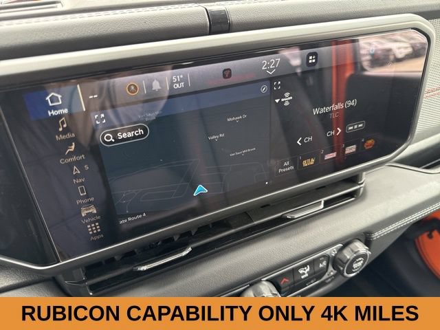 Used 2025 Jeep Gladiator Rubicon w/ Technology Group AWD/4WD image 7