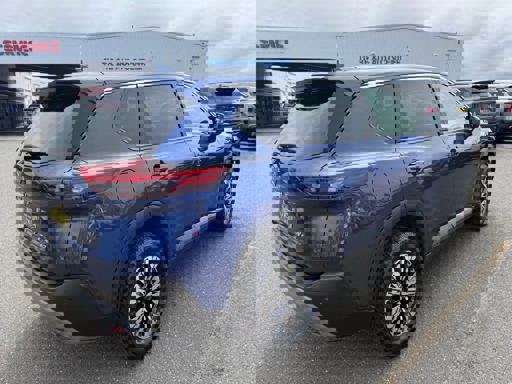 Used 2023 Nissan Rogue SV image 5