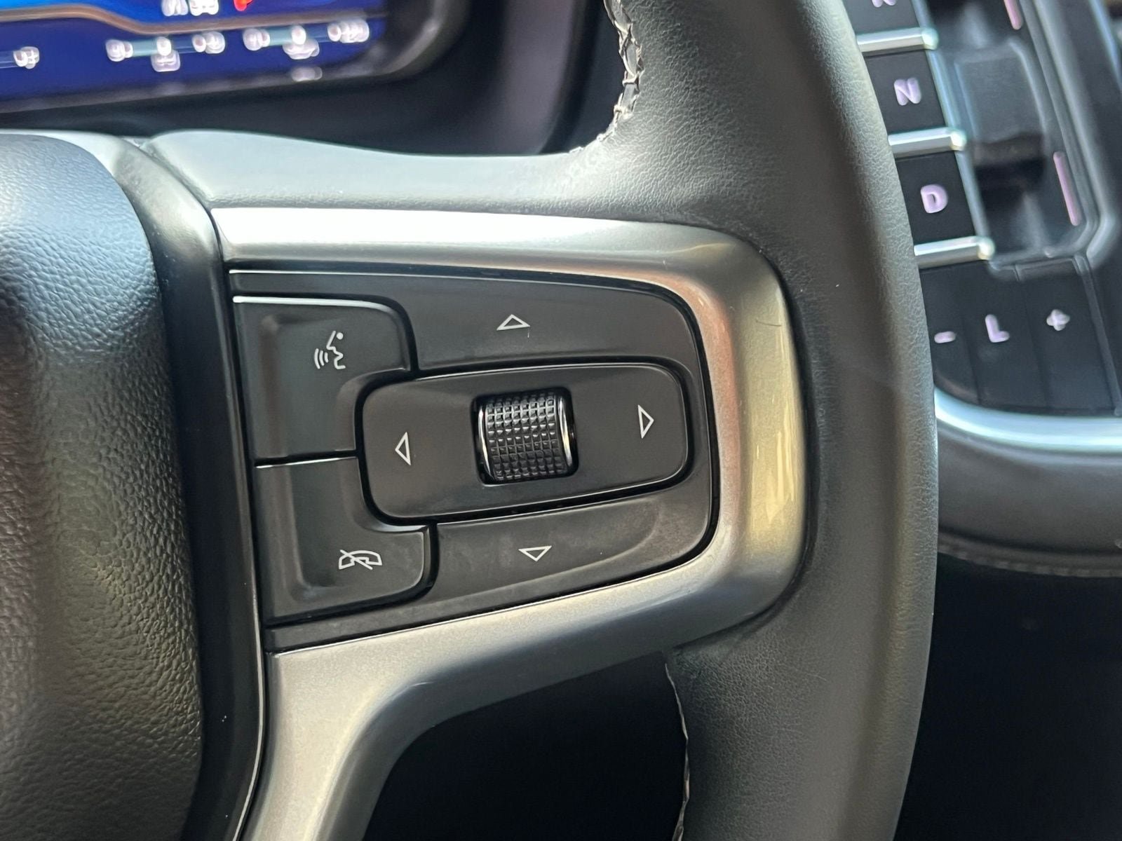 Used 2023 Chevrolet Tahoe Z71 w/ Luxury Package AWD/4WD image 33