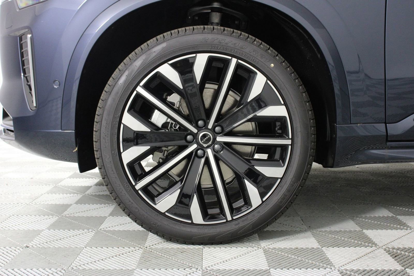 New 2026 Volvo XC90 B6 Plus w/ Protection Package Premier image 13