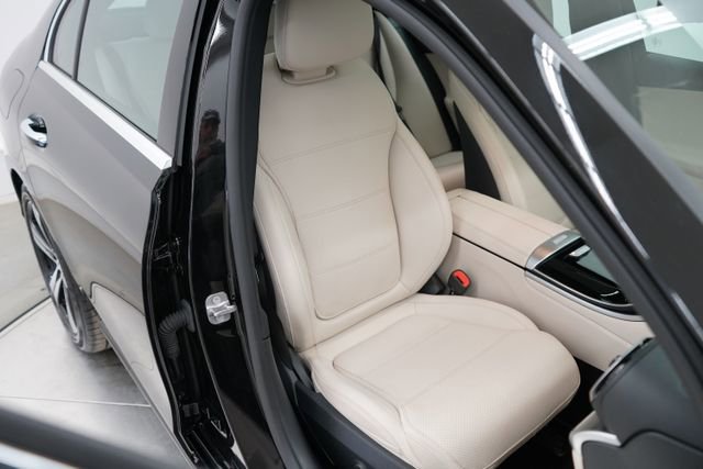 Used 2025 Mercedes-Benz C 300 4MATIC Sedan image 49
