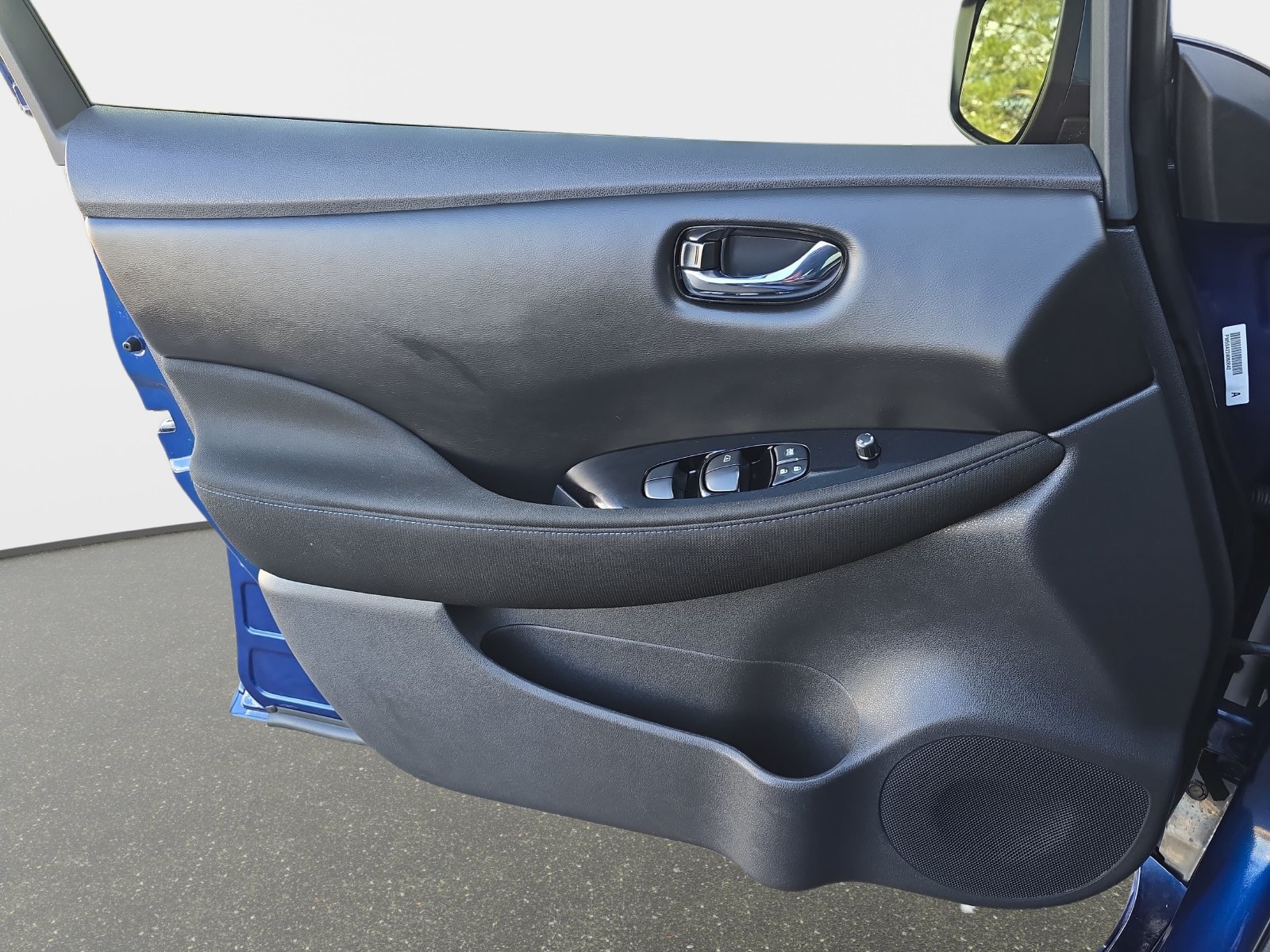 Used 2022 Nissan Leaf SV FWD image 28