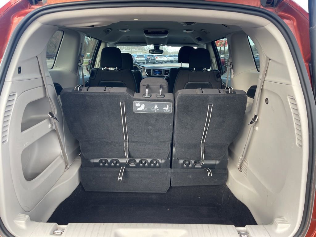 Used 2018 Chrysler Pacifica Touring Plus w/ Tire & Wheel Group image 6
