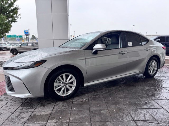 New 2026 Toyota Camry Hybrid FWD image 1