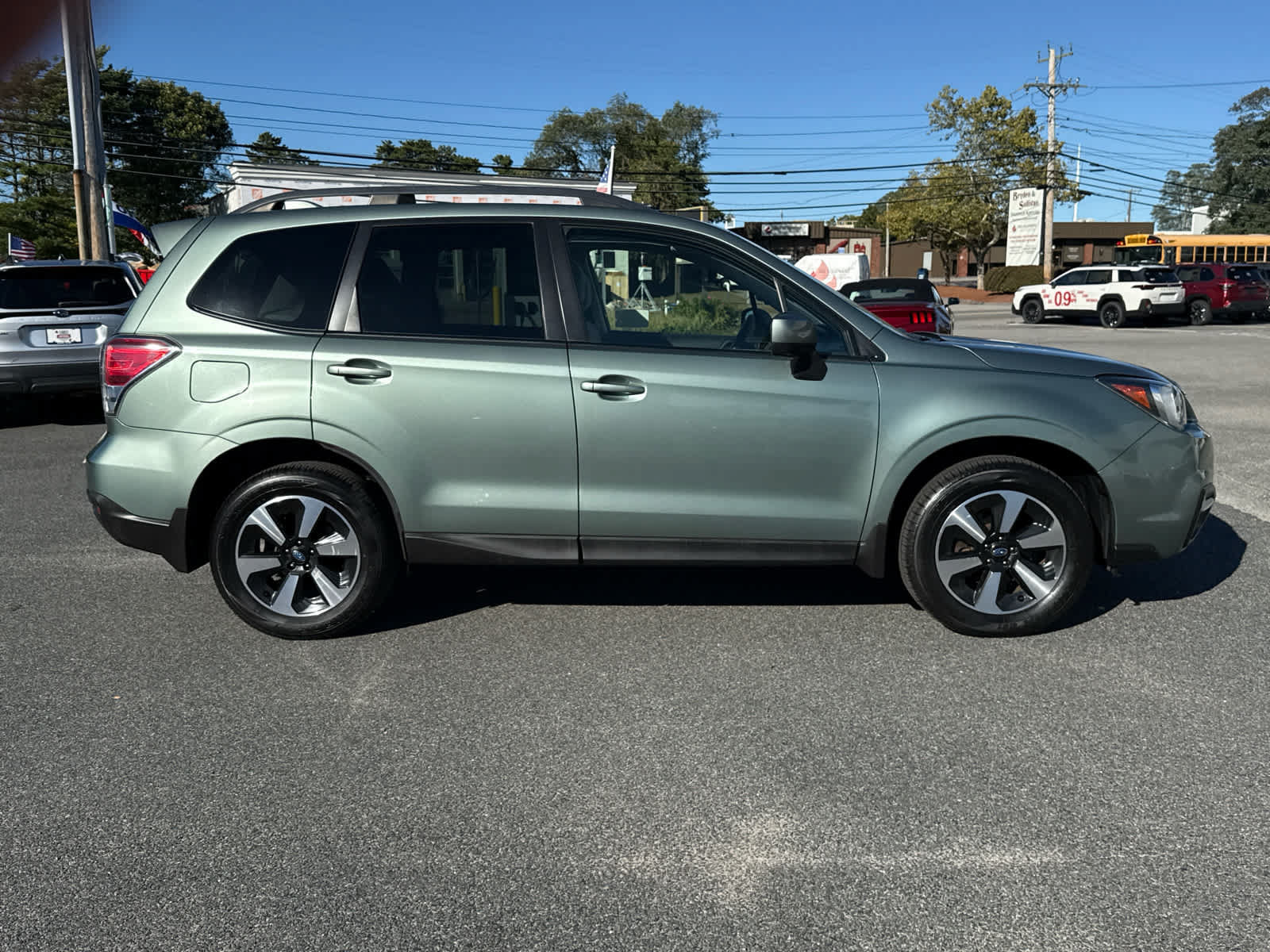 Used 2018 Subaru Forester 2.5i Premium w/ All-Weather Package AWD/4WD image 8