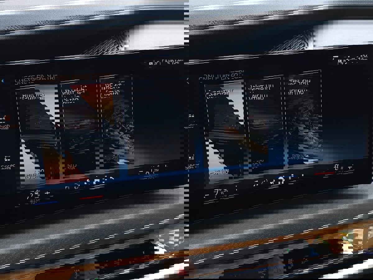 Used 2024 BMW i7 xDrive60 w/ Executive Package image 49