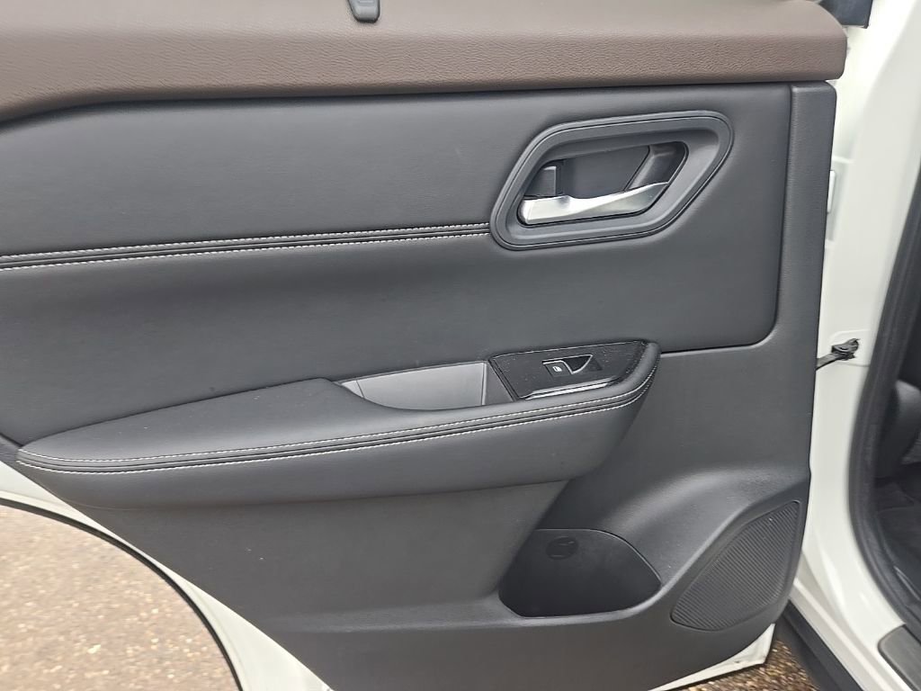 Certified 2023 Nissan Rogue SL w/ SL Premium Package image 37