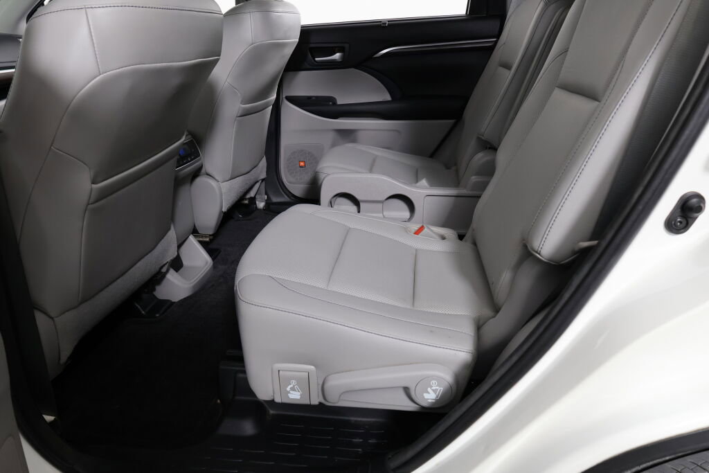 Used 2015 Toyota Highlander Limited image 18