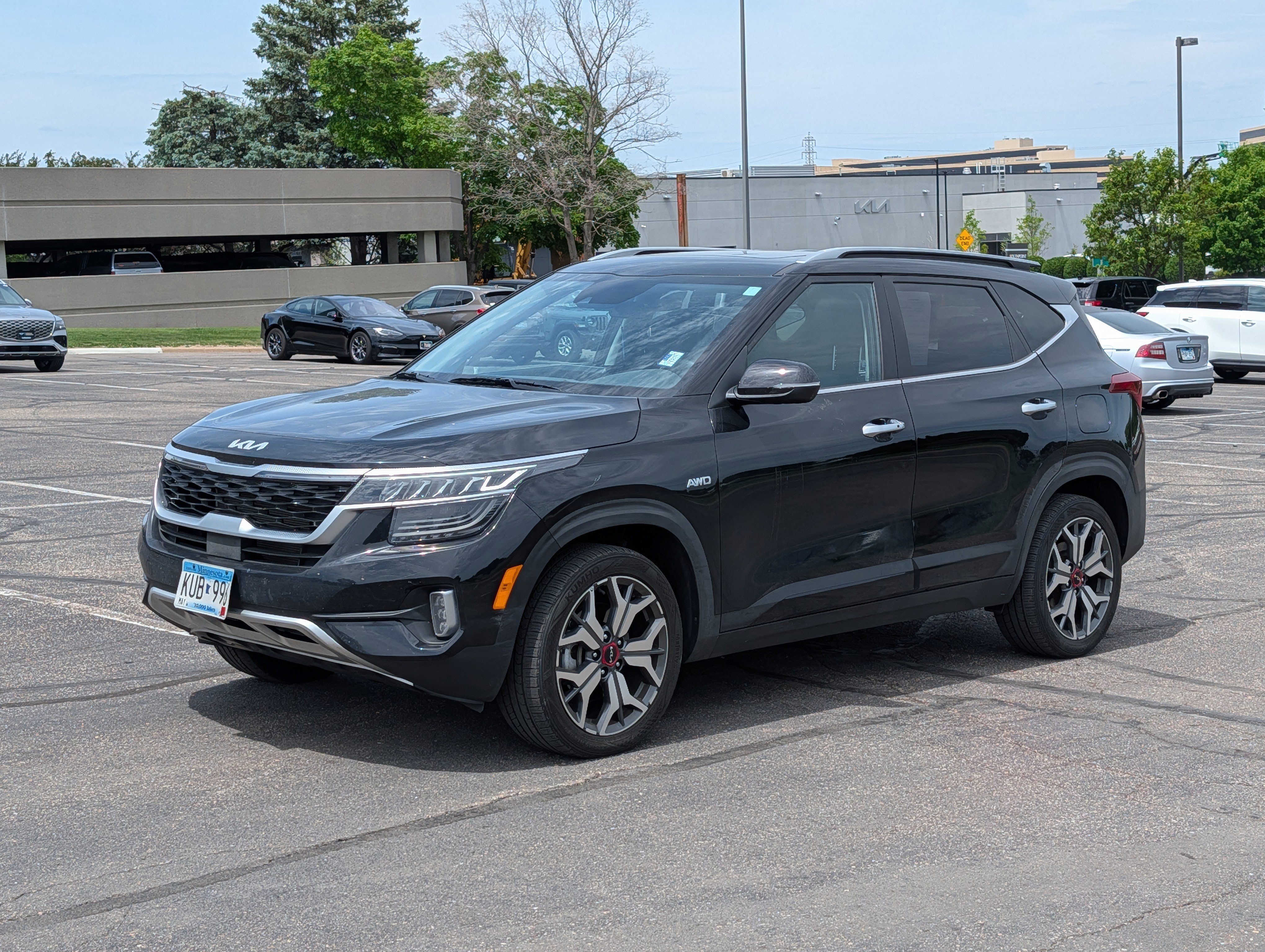 Certified 2023 Kia Seltos SX w/ SX Sunroof Package AWD/4WD image 2