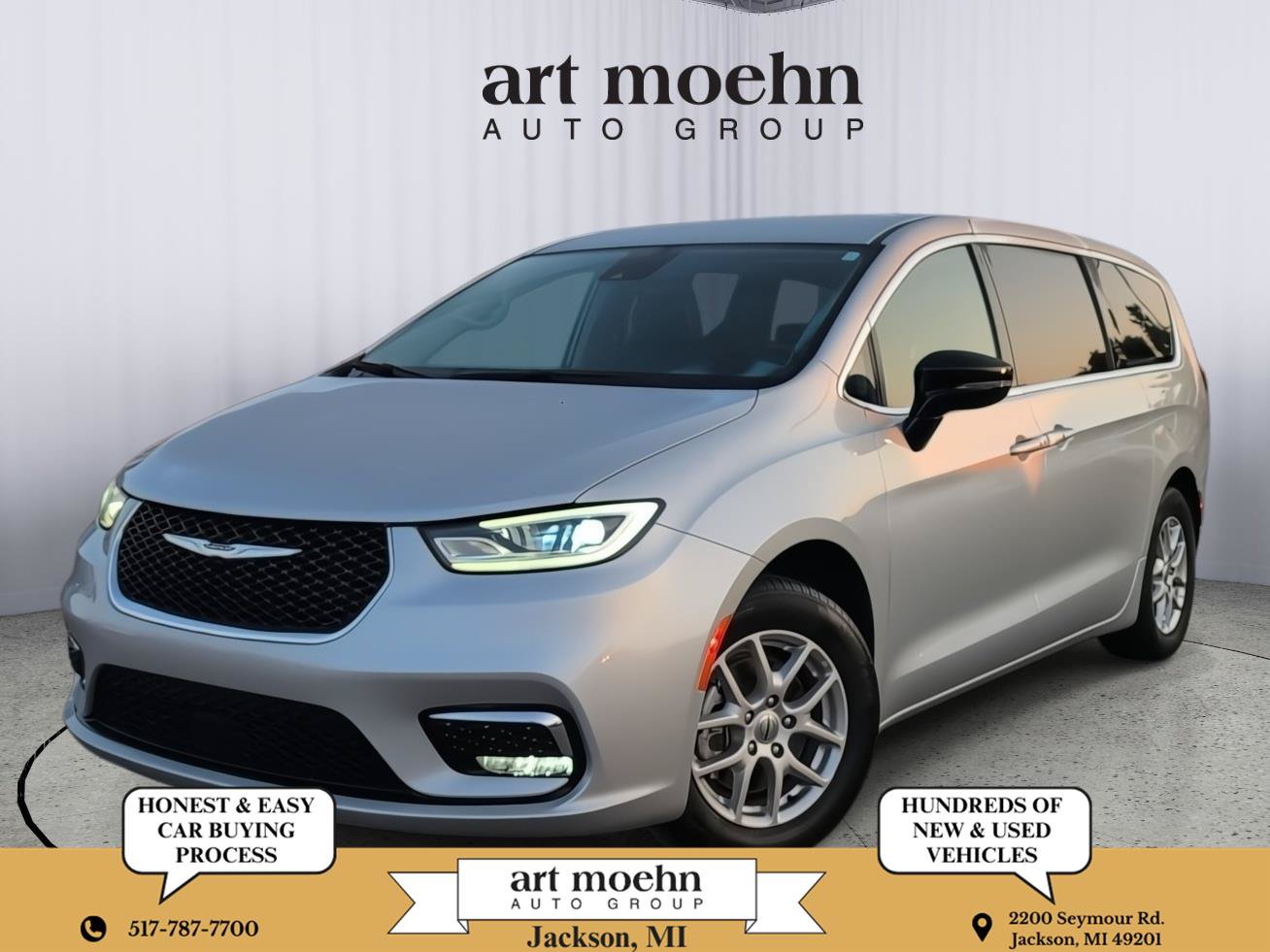 Used 2024 Chrysler Pacifica Touring-L FWD image 1