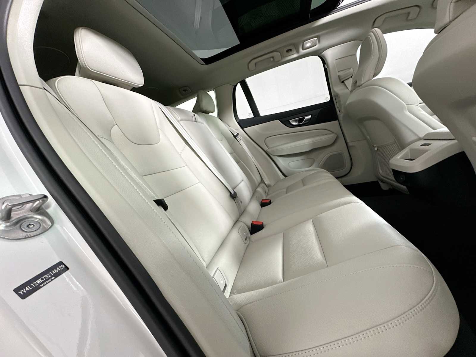 Used 2025 Volvo V60 B5 Cross Country Plus w/ Protection Package Premier image 25