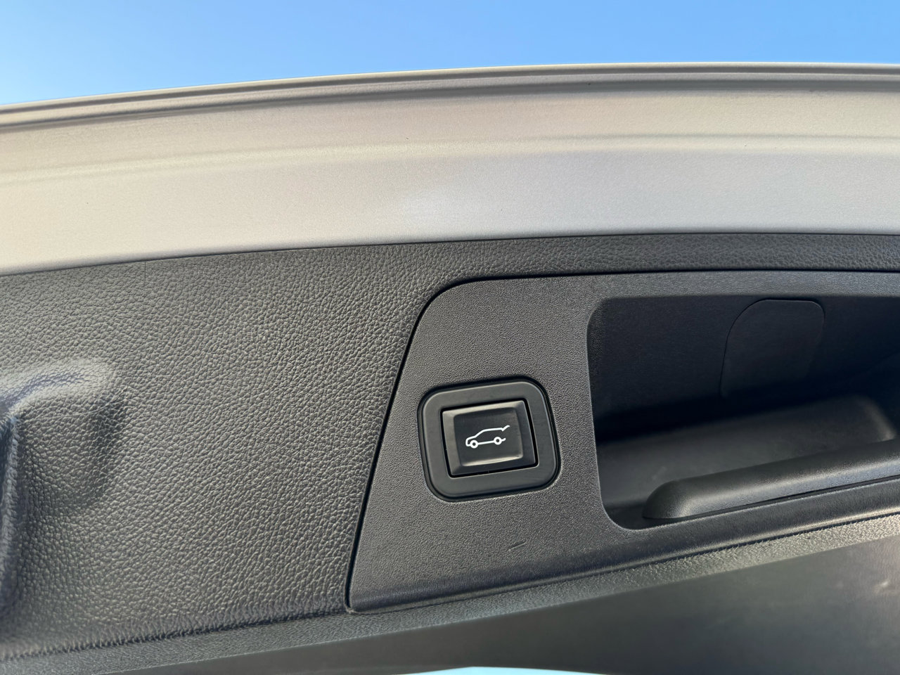 Used 2019 Buick Envision Essence image 8