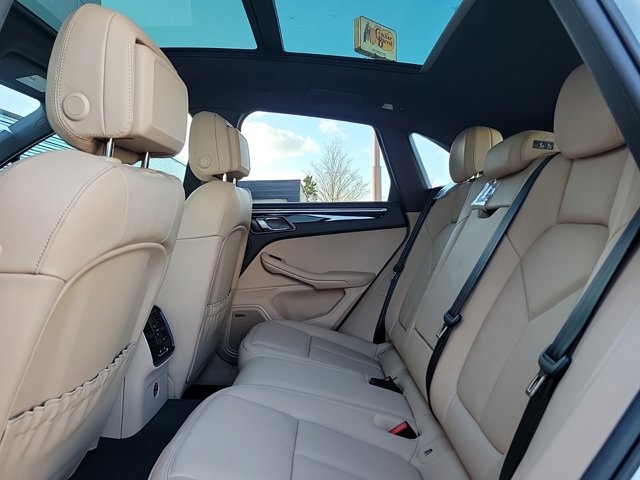 Used 2025 Porsche Macan image 20